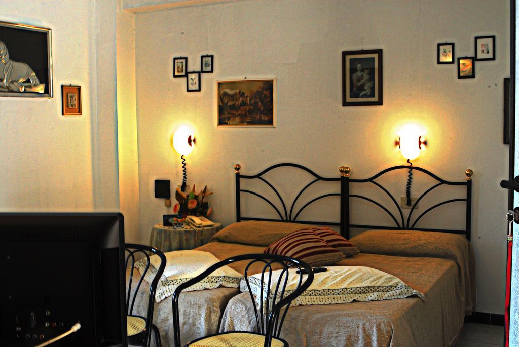 סן פיירו א סייבה Hotel Ebe מראה חיצוני תמונה
